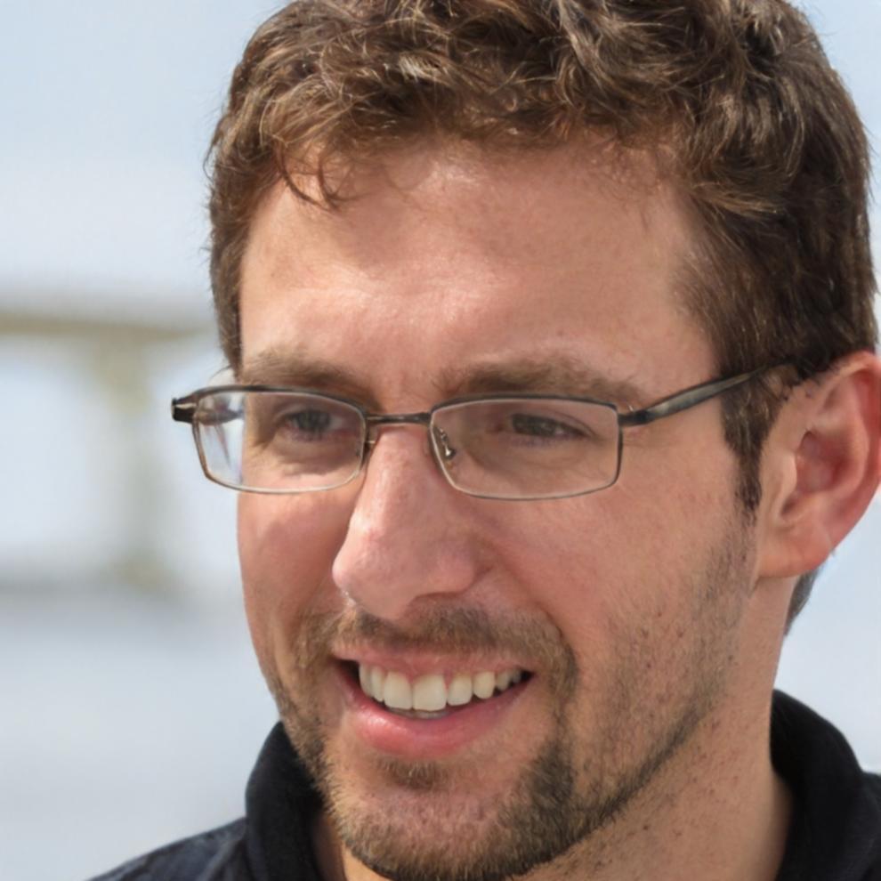 Natthawut Srisawat, Senior Financial Analyst